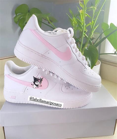 nike sanrio hello kitty